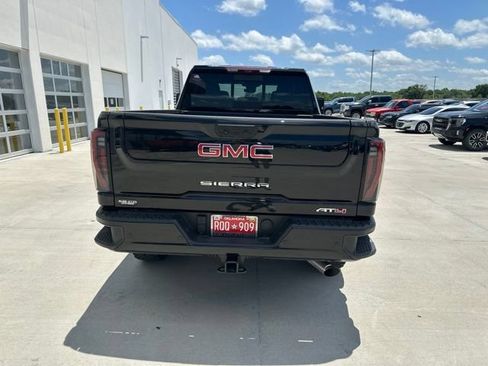 Used 2025 GMC Sierra 2500 AT4 w/ AT4 Premium Plus Package AWD/4WD image 4