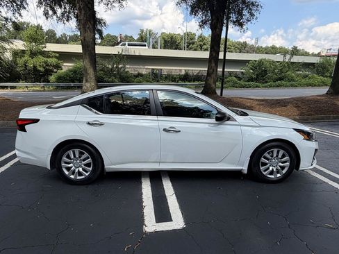 Used 2024 Nissan Altima 2.5 S FWD image 4
