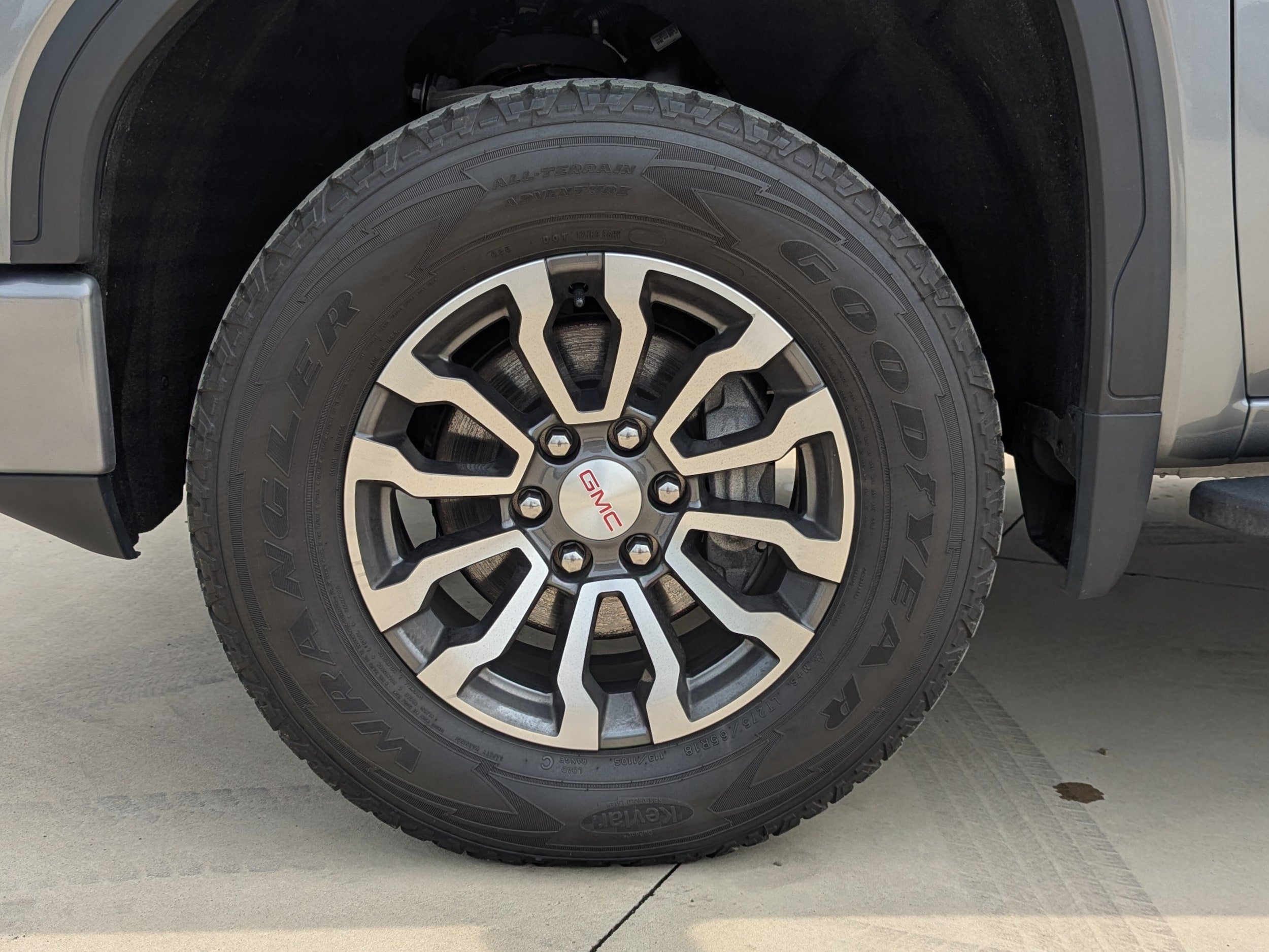 Used 2022 GMC Sierra 1500 AT4 w/ AT4 Premium Package AWD/4WD image 9