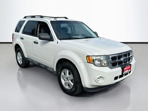 Used 2010 Ford Escape XLT FWD image 3