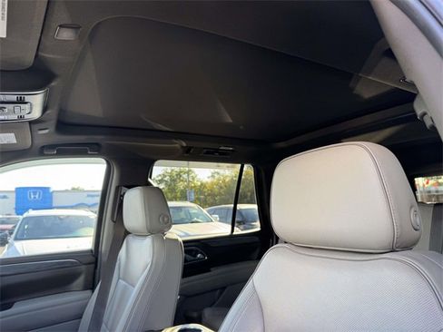 Used 2021 GMC Yukon SLT w/ SLT Premium Package image 15