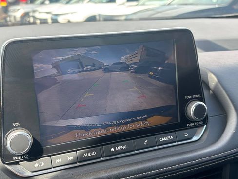 Used 2025 Nissan Rogue SV AWD/4WD image 25