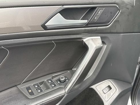 Used 2024 Volkswagen Tiguan SE w/ Panoramic Sunroof Package AWD/4WD image 18