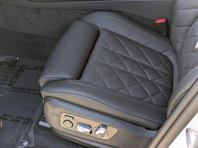 Used 2026 BMW X7 xDrive40i w/ M Sport Package AWD/4WD image 4