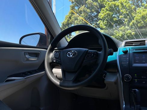 Used 2017 Toyota Camry LE FWD image 6