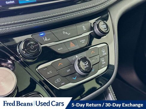 Used 2023 Chrysler Pacifica Limited w/ S Appearance Package image 18