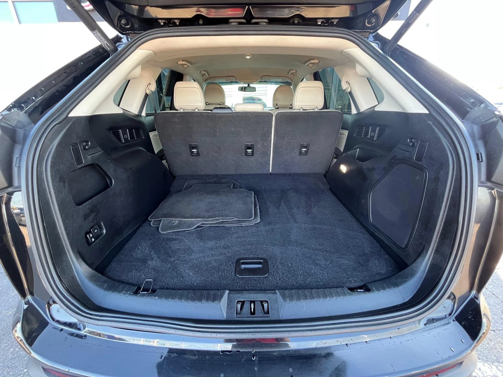 Used 2018 Ford Edge Titanium w/ Technology Package AWD/4WD image 8