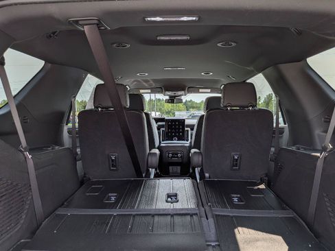 Used 2025 GMC Yukon Elevation w/ LPO, Elevation Black Package AWD/4WD image 10