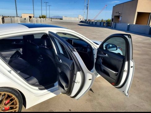 Used 2021 Kia Stinger GT1 RWD image 8