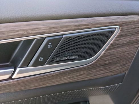 Used 2025 Volkswagen Atlas SEL Premium R-Line image 21