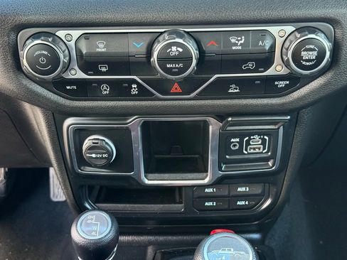 Certified 2024 Jeep Gladiator Sport image 39