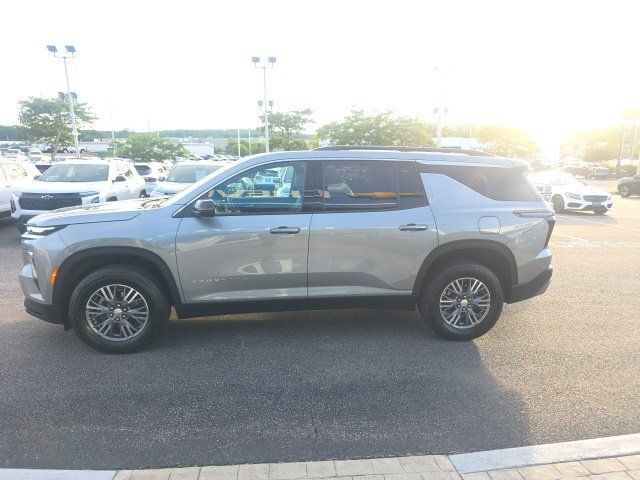 Used 2026 Chevrolet Traverse LT AWD/4WD image 5