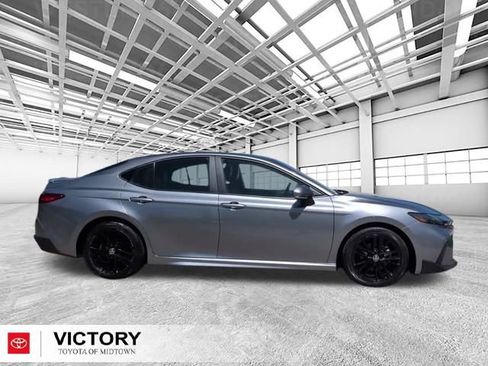 Used 2025 Toyota Camry SE FWD image 2