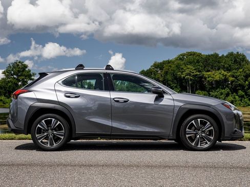 Used 2019 Lexus UX 200 image 2