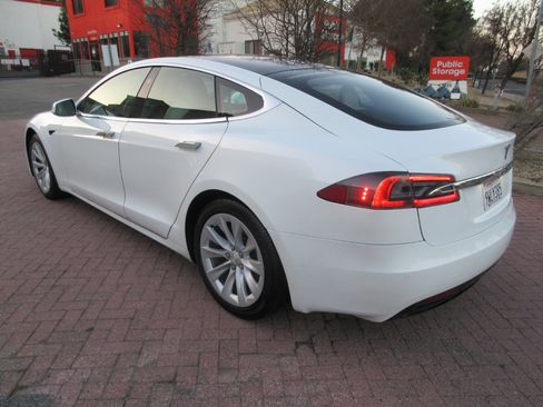 Used 2020 Tesla Model S Long Range Plus image 70