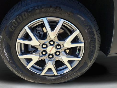 Used 2022 GMC Acadia SLT w/ Technology Package image 10