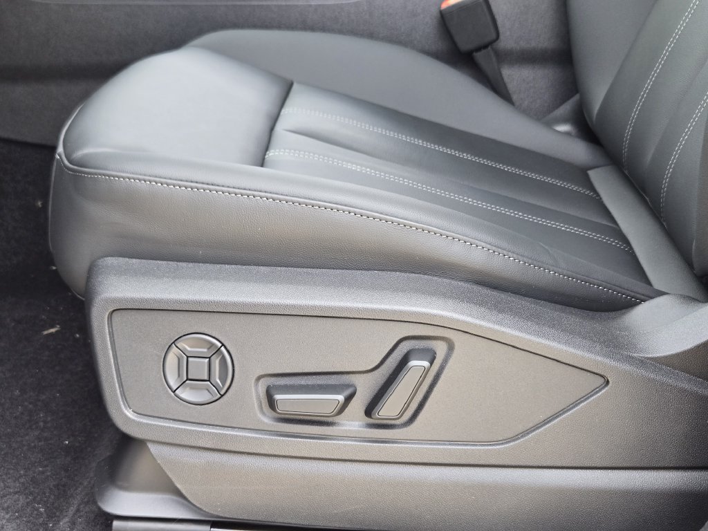 Used 2026 Audi Q5 Premium Plus w/ Premium Plus AWD/4WD image 30