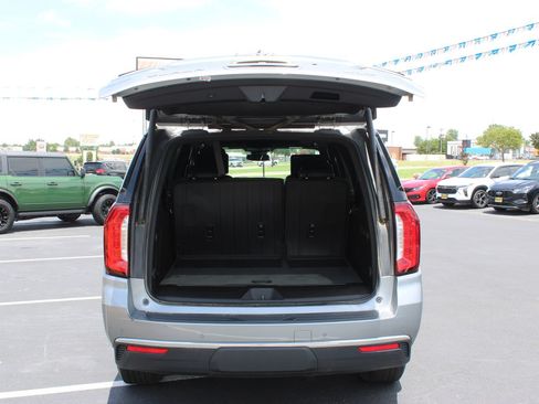 Used 2023 GMC Yukon XL SLT w/ SLT Premium Package AWD/4WD image 8