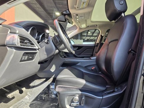 Used 2020 Jaguar F-PACE Premium image 14