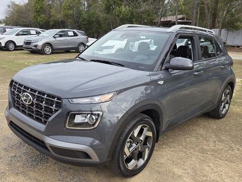 Used 2024 Hyundai Venue SEL image 4