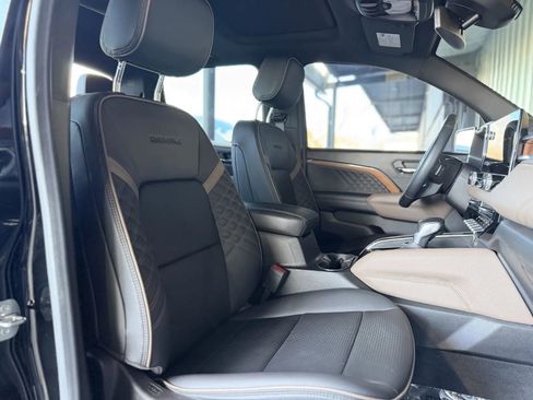 Used 2023 GMC Canyon Denali w/ Denali Black Edition image 19