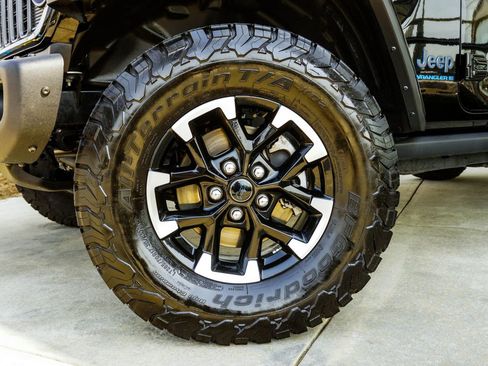 Used 2024 Jeep Wrangler Unlimited Rubicon 4xe AWD/4WD image 3