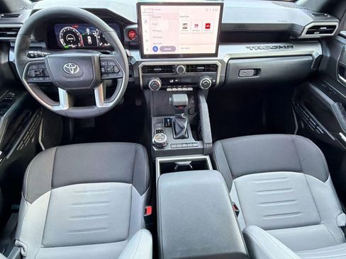 Certified 2025 Toyota Tacoma TRD Off-Road AWD/4WD image 15
