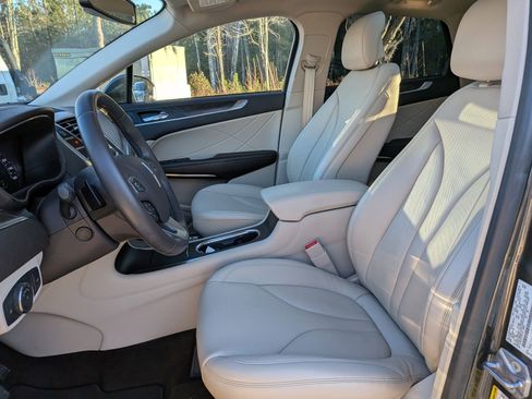 Used 2019 Lincoln MKC Reserve image 24