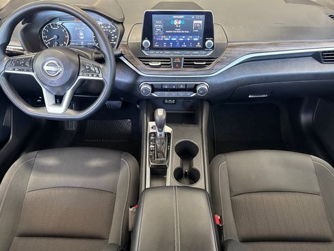 Used 2025 Nissan Altima 2.5 SV FWD image 13
