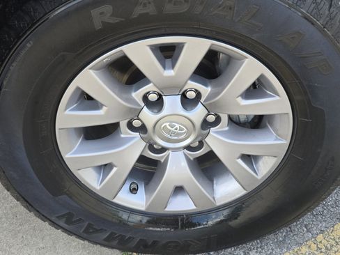 Used 2019 Toyota Tacoma SR5 RWD image 3