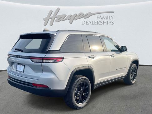 New 2025 Jeep Grand Cherokee Altitude image 24