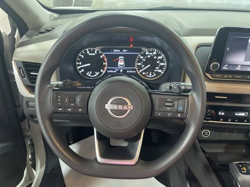Used 2023 Nissan Rogue SV image 17
