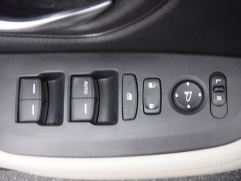 Used 2023 Honda HR-V LX image 11