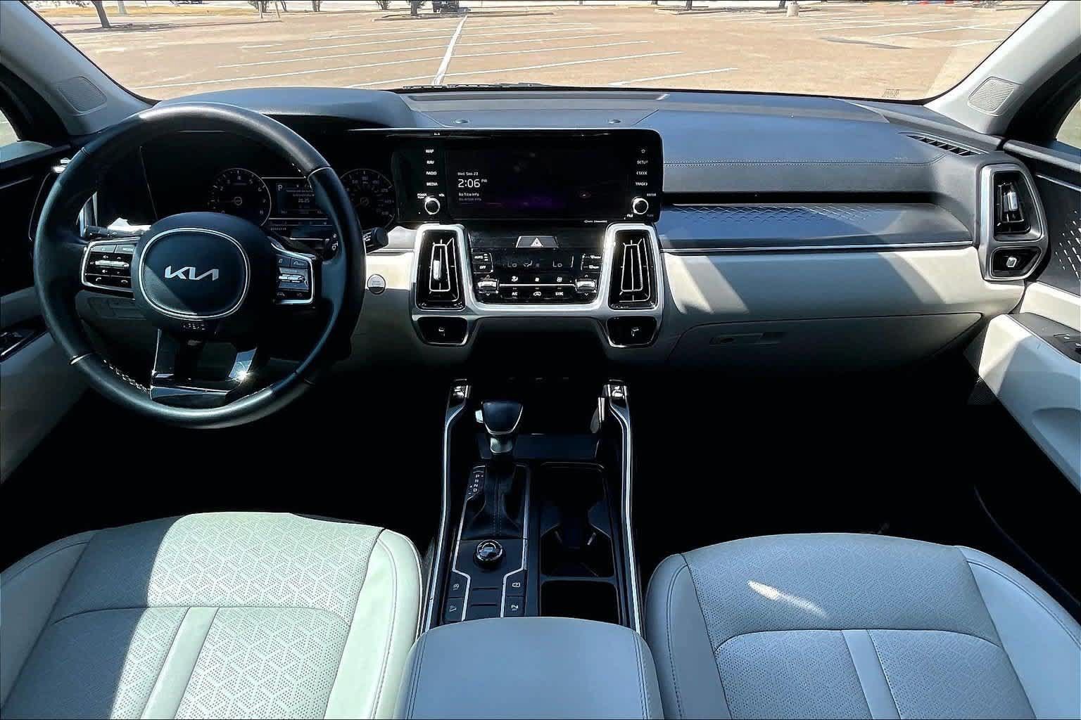 Certified 2022 Kia Sorento S w/ Panoramic Sunroof Package FWD image 8