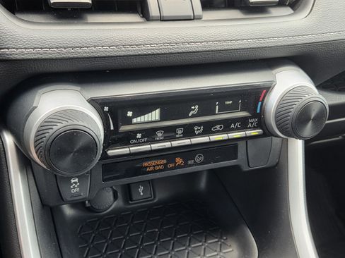 Certified 2022 Toyota RAV4 LE FWD image 14
