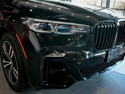 Used 2021 BMW X7 M50i w/ Executive Package image 11