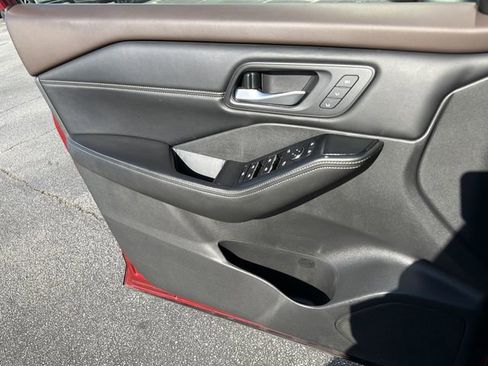 Used 2022 Nissan Rogue SL w/ SL Premium Package image 18