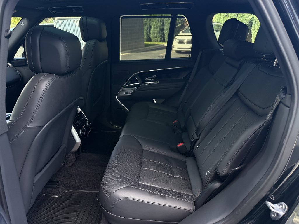 Used 2023 Land Rover Range Rover SE AWD/4WD image 32