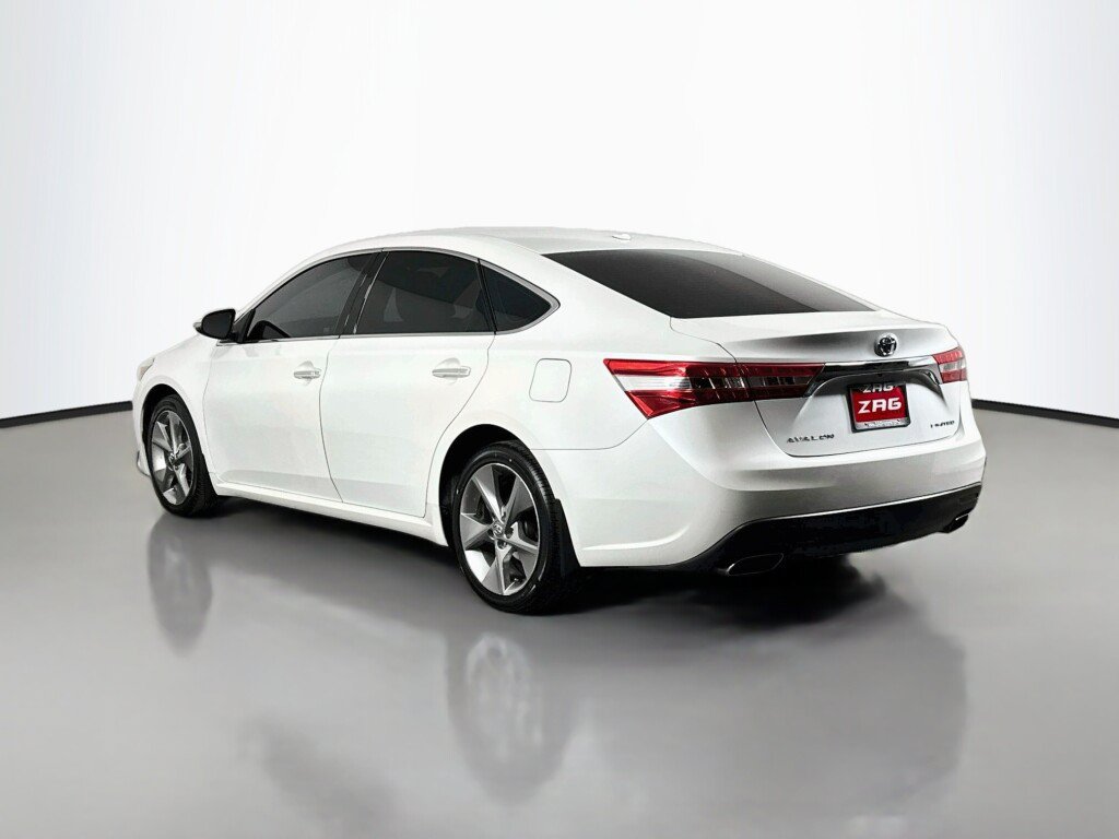 Used 2015 Toyota Avalon Limited FWD image 3