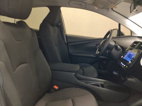 Used 2022 Toyota Prius LE image 21