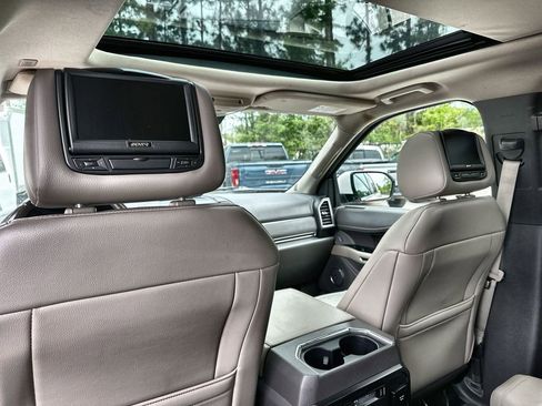 Used 2019 Ford Expedition Limited w/ Equipment Group 301A RWD image 35