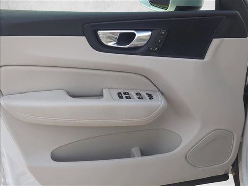 Used 2021 Volvo XC60 T5 Momentum w/ Premium Package FWD image 7
