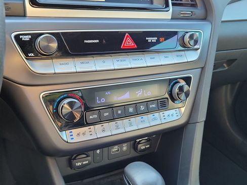 Used 2018 Hyundai Sonata Limited FWD image 34
