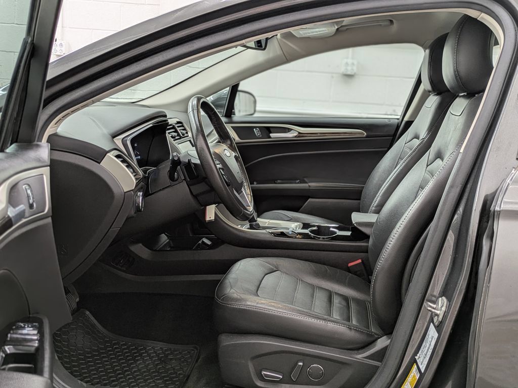 Used 2015 Ford Fusion SE w/ Equipment Group 202A AWD/4WD image 4