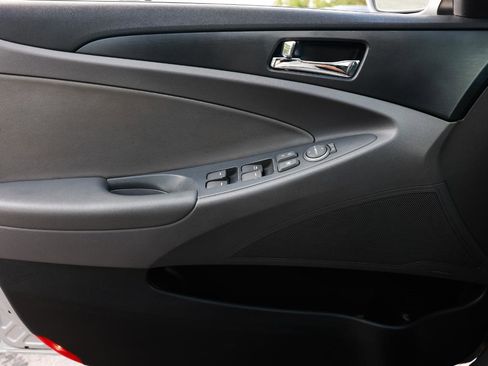 Used 2011 Hyundai Sonata GLS FWD image 40