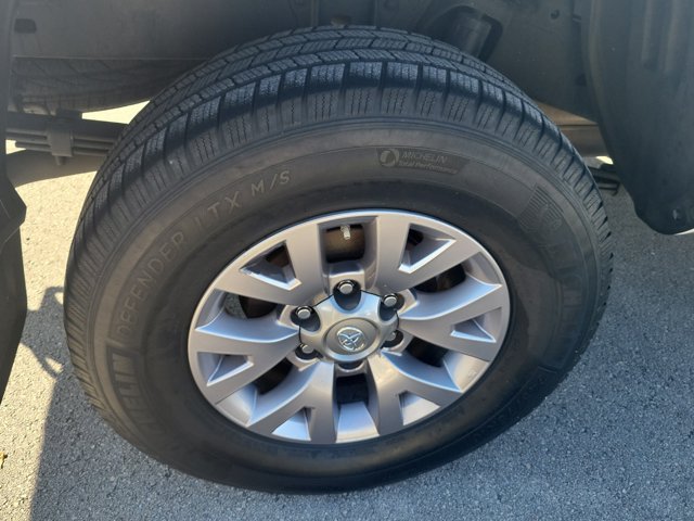 Used 2018 Toyota Tacoma SR5 RWD image 8