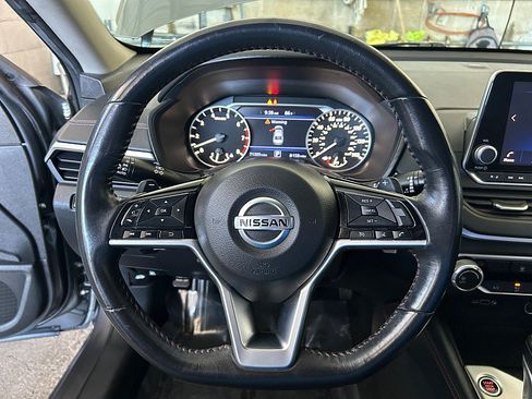 Used 2019 Nissan Altima 2.5 SR FWD image 13