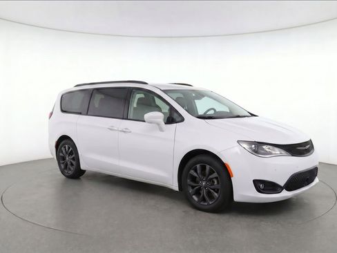Used 2020 Chrysler Pacifica Touring-L Plus w/ Advanced Safetytec Group FWD image 2
