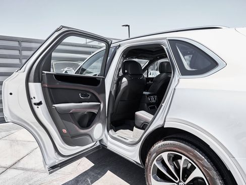 Used 2021 Bentley Bentayga AWD/4WD image 27
