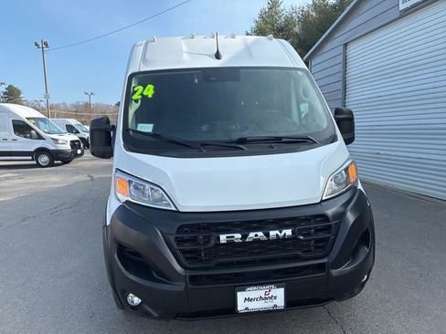 Used 2024 RAM ProMaster 2500 w/ Convenience Group FWD image 2